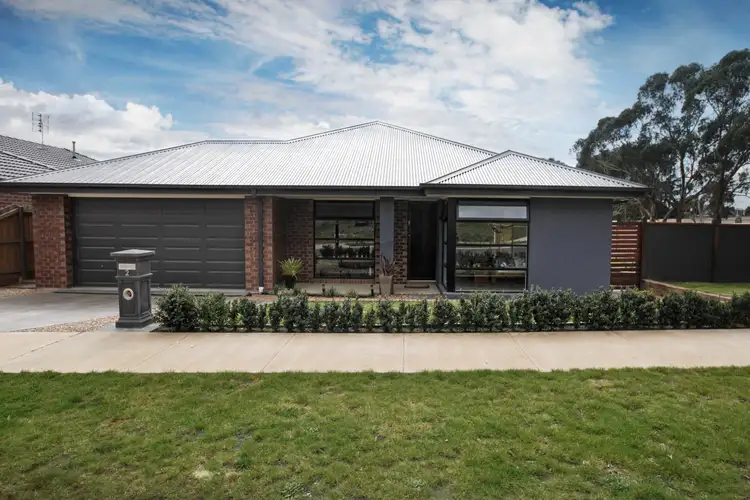 2 Manifold Road, Woodend VIC 3442