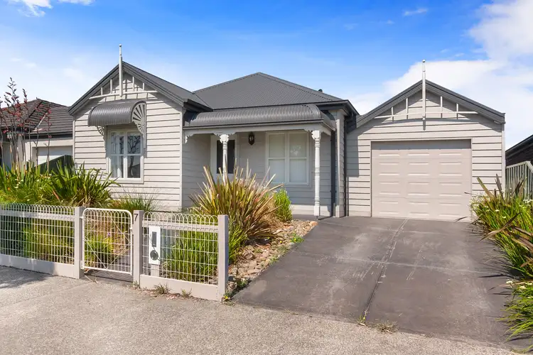 7 Sun Orchid Drive, Pakenham VIC 3810