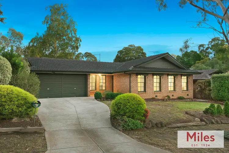 17 Crampton Crescent, Rosanna VIC 3084