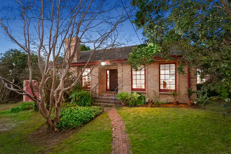 8 Hotham Court, Mont Albert VIC 3127