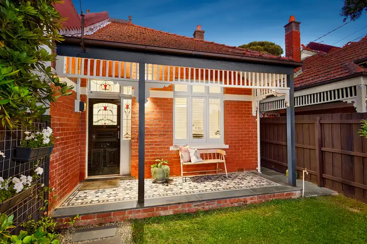 17 Shirley Grove, St Kilda East VIC 3183