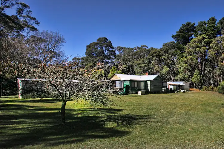 12 Island Farm Road, Woodend VIC 3442