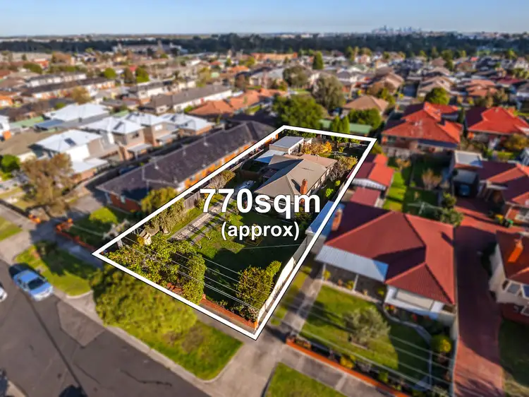 33 Clunes Street, Kingsbury VIC 3083