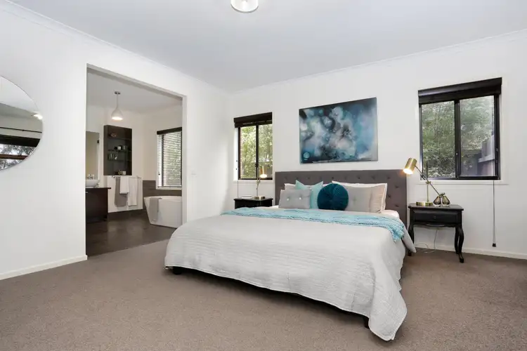 Fifth view of Homely house listing, 2 Ackland Court, Berwick VIC 3806
