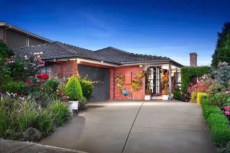 12 Houndswood Close, Doncaster East VIC 3109