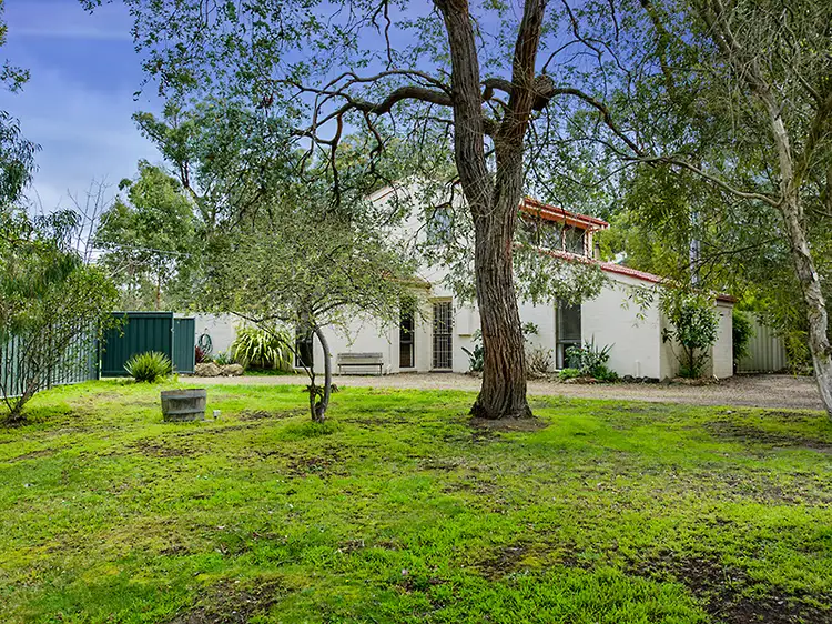 2 Centenary Avenue, Macedon VIC 3440