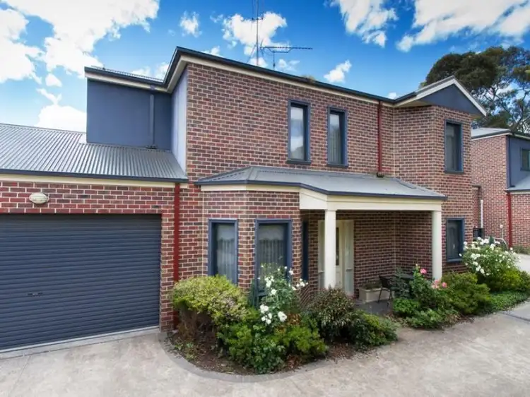 2/16 Calthorpe Street, Gisborne VIC 3437