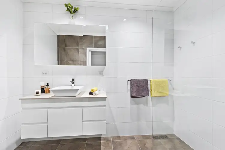Fifth view of Homely house listing, 10 Oakhurst Avenue, Heidelberg VIC 3084
