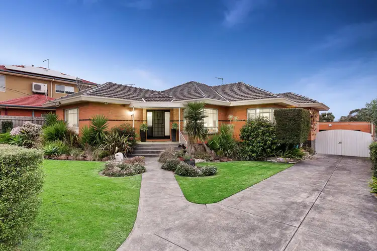 15 Nerissa Grove, Oak Park VIC 3046