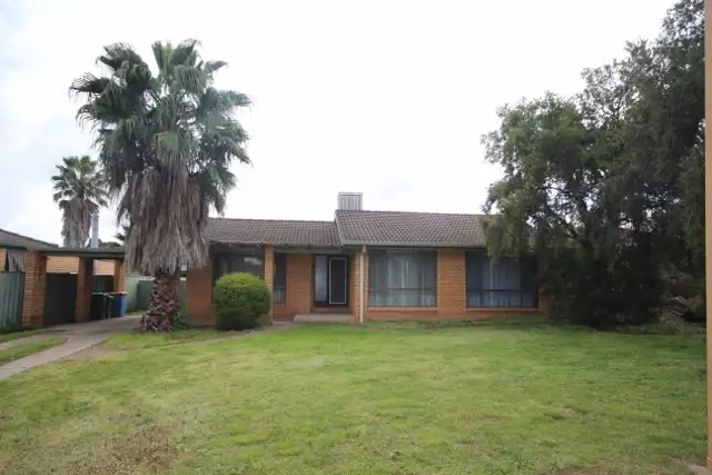 11 Wren Street, Mount Austin NSW 2650