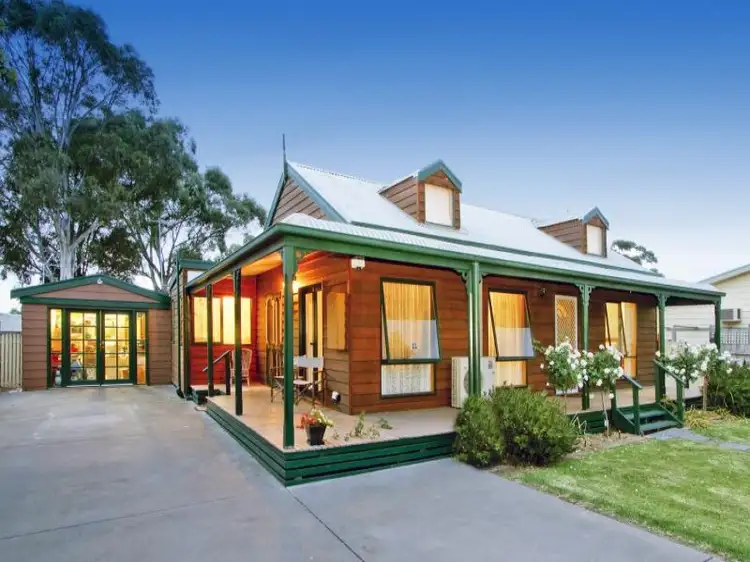 10 Little Street, Stratford VIC 3862