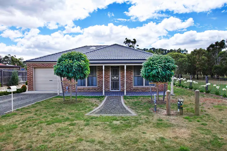1/3 Earnshaw Street, Woodend VIC 3442