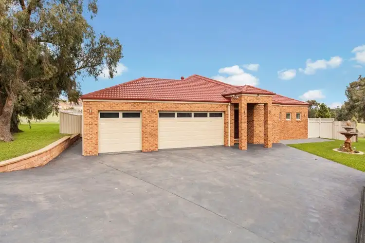 Second view of Homely house listing, 4 The Outlook, Hidden Valley VIC 3756