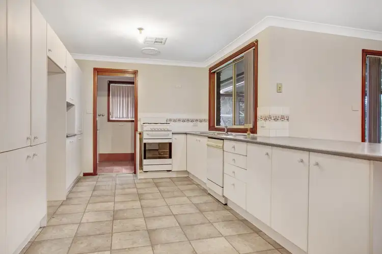 Second view of Homely house listing, 5 Garrie Close, Thornton NSW 2322