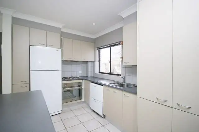 7 Hyndes Crescent