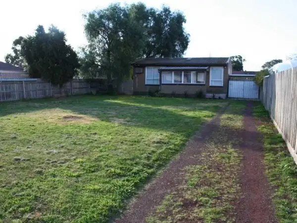 16 Leggatt St, Melton South VIC 3338