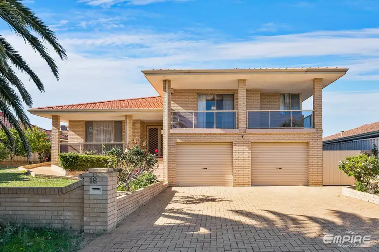 18 Berson Court, Lake Coogee WA 6166
