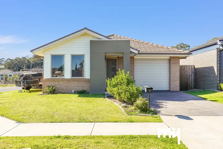 1 Clowes Street, Elderslie NSW 2570