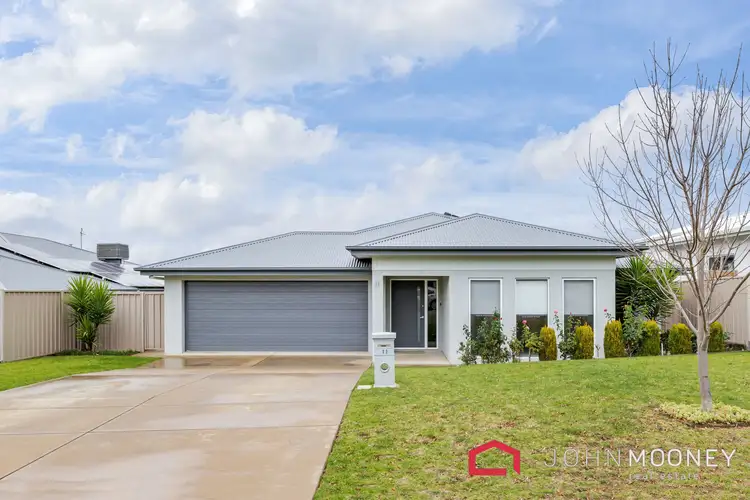 11 Mullagh Crescent, Boorooma NSW 2650