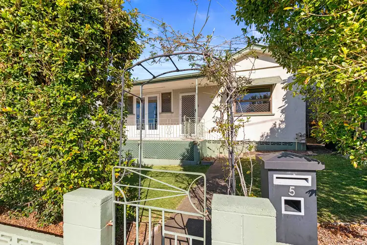 5 New Road, Manly QLD 4179