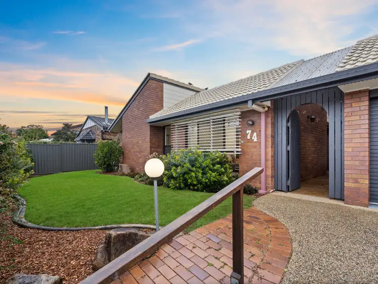 74 Bridgnorth St, Carindale QLD 4152