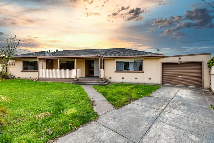 8 Halifax Close, St Albans VIC 3021