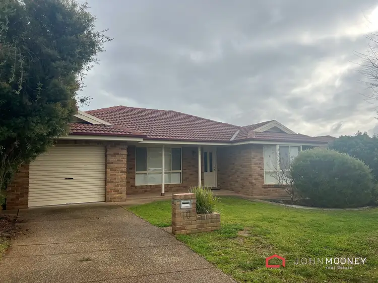 2/10 Illeura Road, Bourkelands NSW 2650