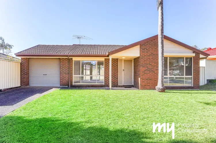 9 Dewey Place, St Helens Park NSW 2560