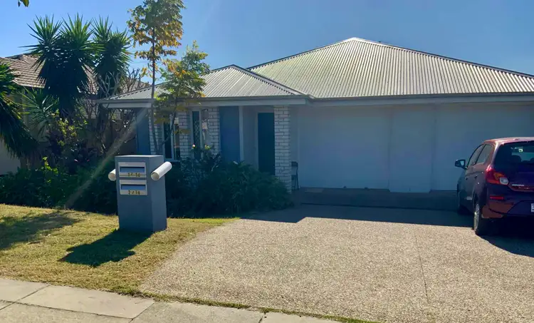 Main view of Homely semi-detached listing, 2/16 Pinehurst Avenue, Leichhardt QLD 4305
