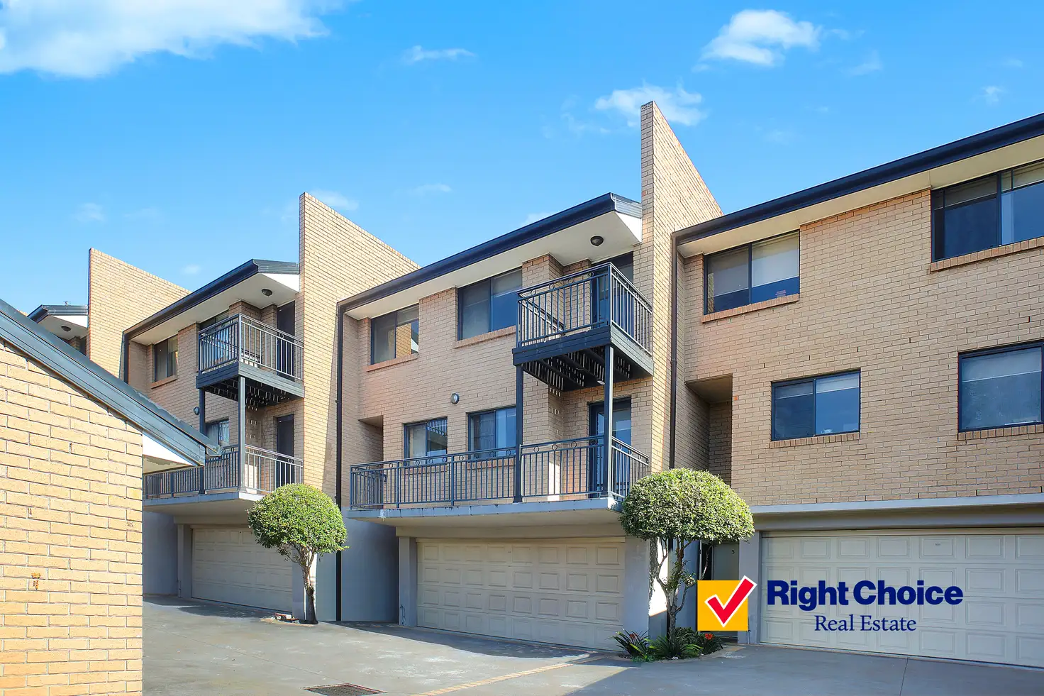 Main view of Homely townhouse listing, 4/6-8 Melinda Grove, Lake Heights NSW 2502