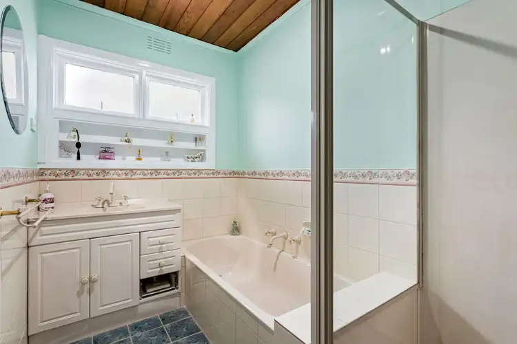 Sixth view of Homely house listing, 8 Garden Avenue, Keilor VIC 3036