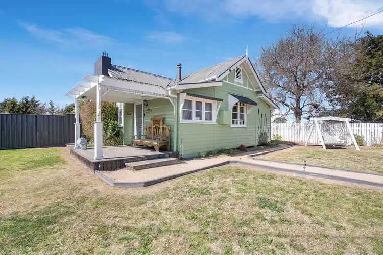 25 John Street, Uralla NSW 2358