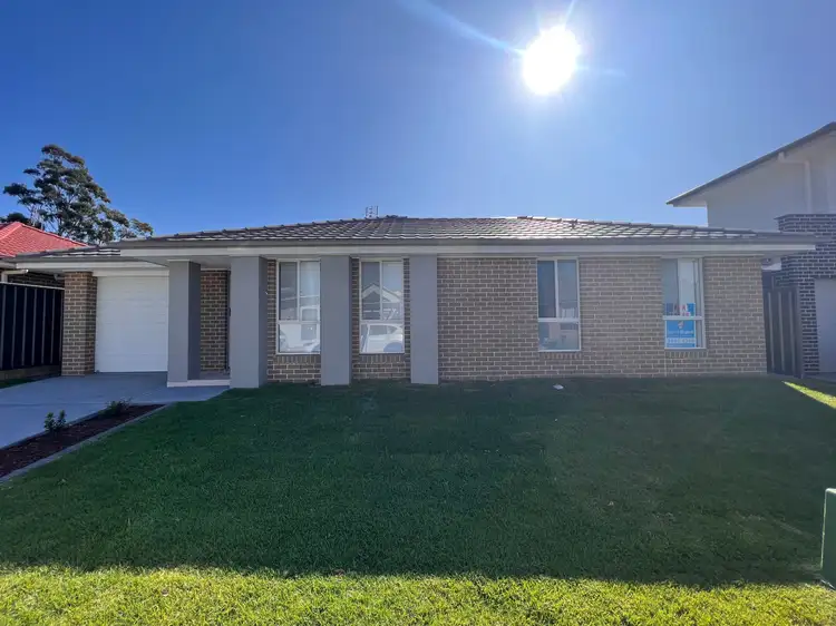 4 Correa Crescent