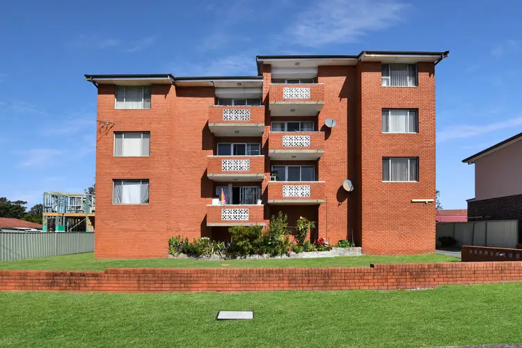 Main view of Homely apartment listing, 4/9-11 Collaery Avenue, Fairy Meadow NSW 2519