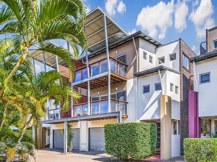 39/80 Moolyyir Street, Urangan QLD 4655