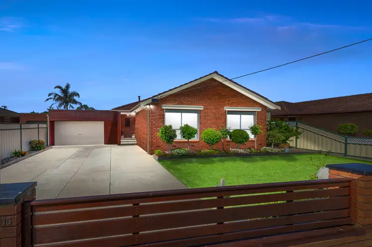 15 Baguley Crescent, Kings Park VIC 3021
