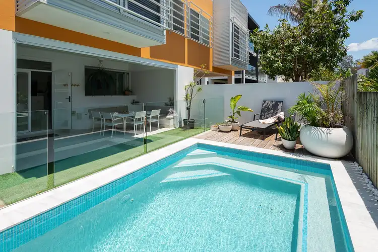 2/29 Nankeen Avenue, Paradise Point QLD 4216