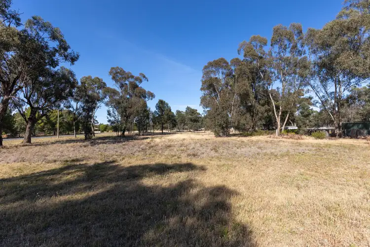 7 Clarence Street, Boree Creek NSW 2652