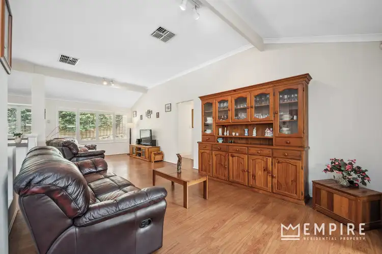 16 Gumina Place, Lake Coogee WA 6166