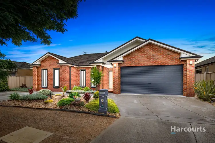 5 Braeside Walk, Caroline Springs VIC 3023