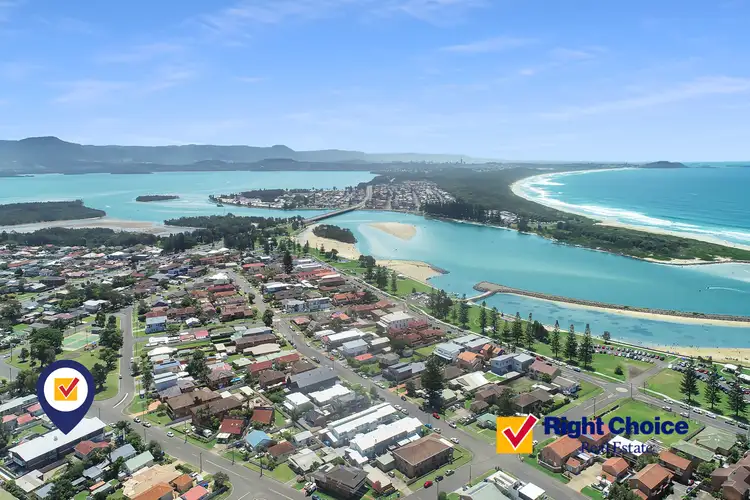 Main view of Homely unit listing, 2/30 Peterborough Avenue, Lake Illawarra NSW 2528