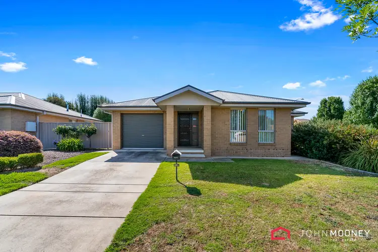 2/33 Bedervale Street, Bourkelands NSW 2650