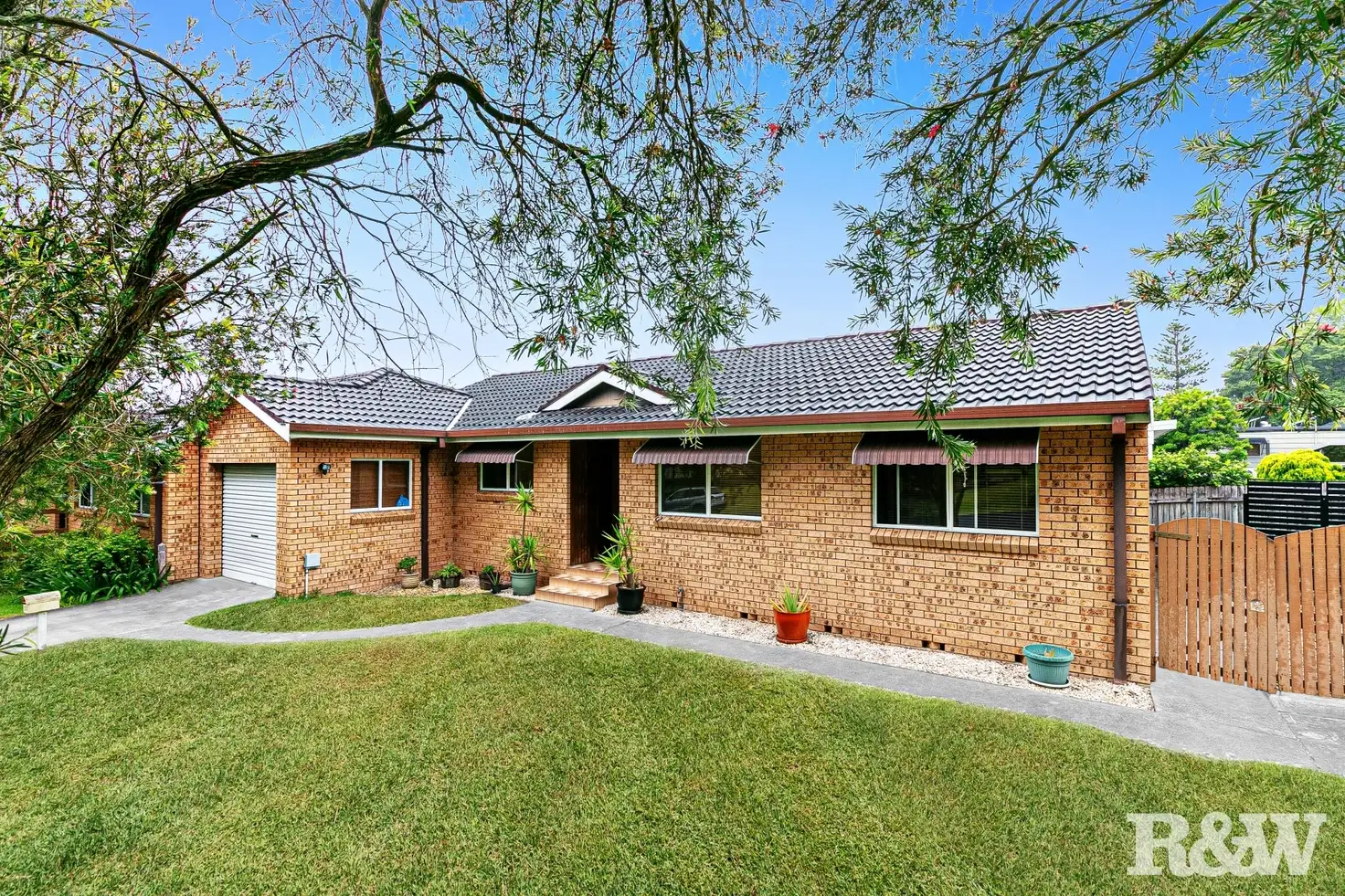 Main view of Homely semi-detached listing, 2/2 Welwyn Grove, Point Clare NSW 2250