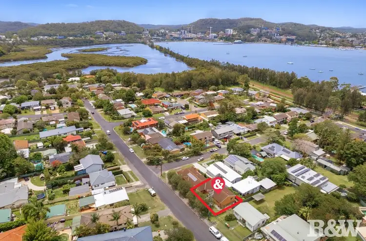 Second view of Homely semi-detached listing, 2/2 Welwyn Grove, Point Clare NSW 2250
