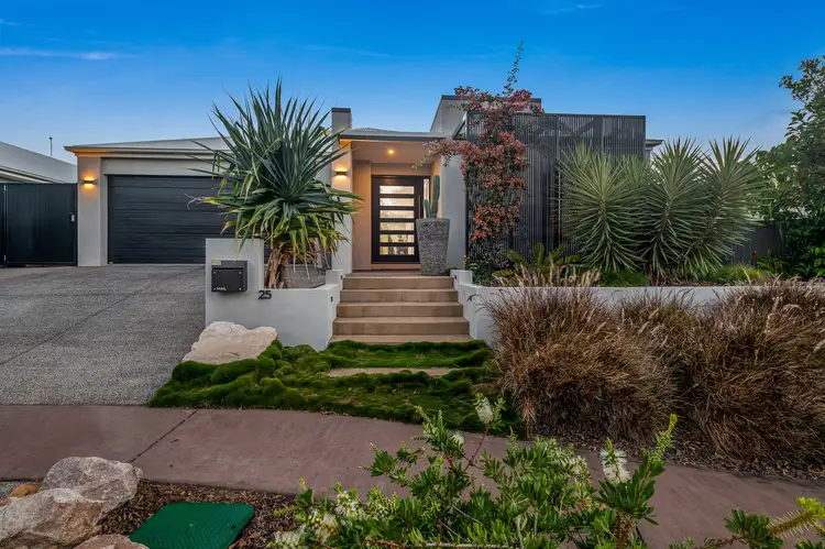 25 Hollyhock Crescent, Noosa Heads QLD 4567