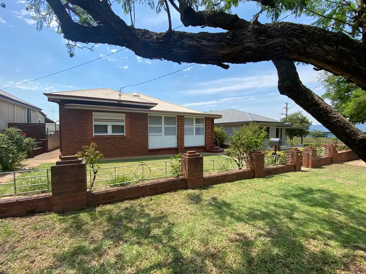 19 East Street, Parkes NSW 2870