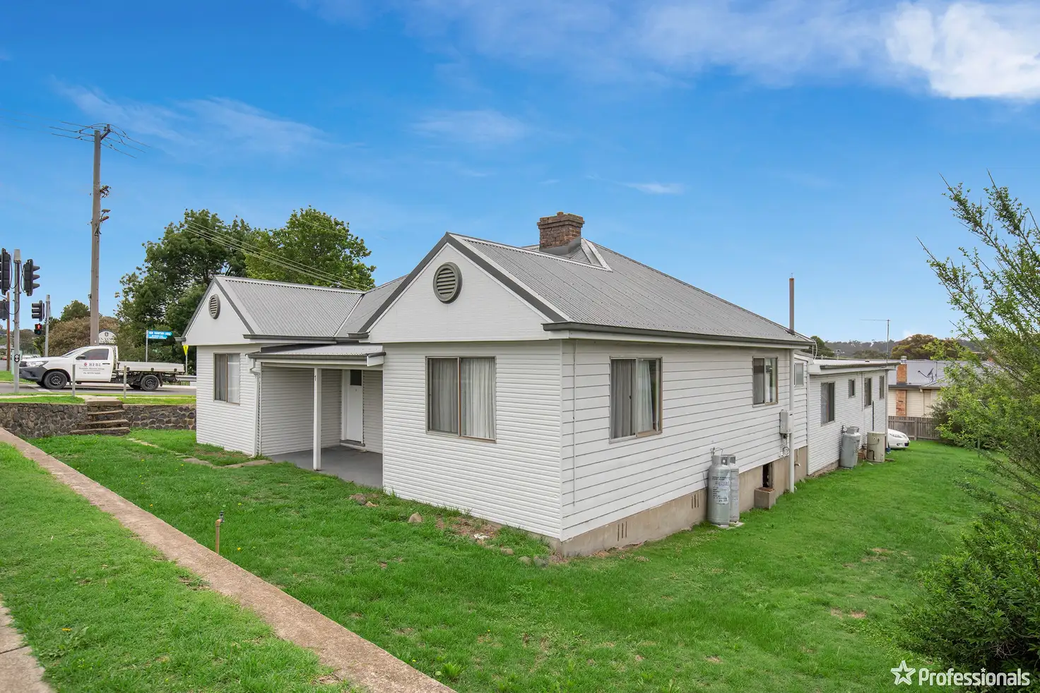 Main view of Homely block of units listing, 1-3/1 Marsh Street, Armidale NSW 2350