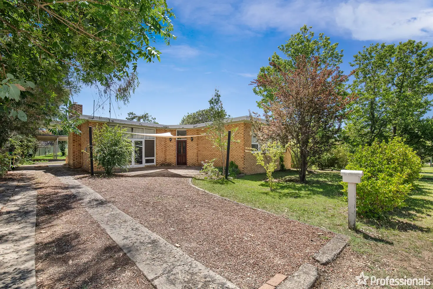 Main view of Homely house listing, 9 & 9a Merinda Place, Armidale NSW 2350