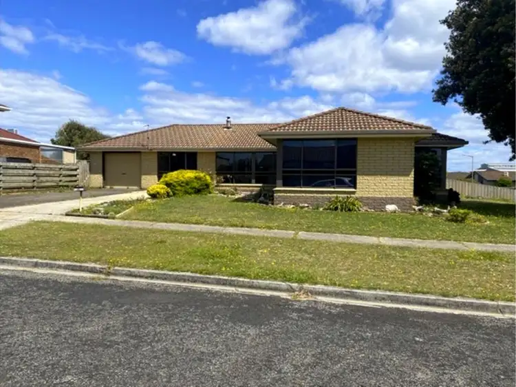 52 Leighlands Avenue