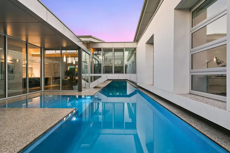 17 Lakelands Close
